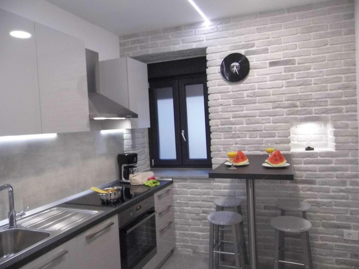 Appartement Batcave à Pula Extérieur photo