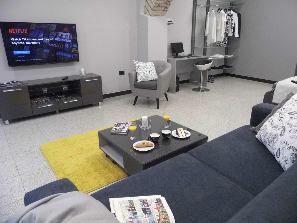 Appartement Batcave à Pula Extérieur photo